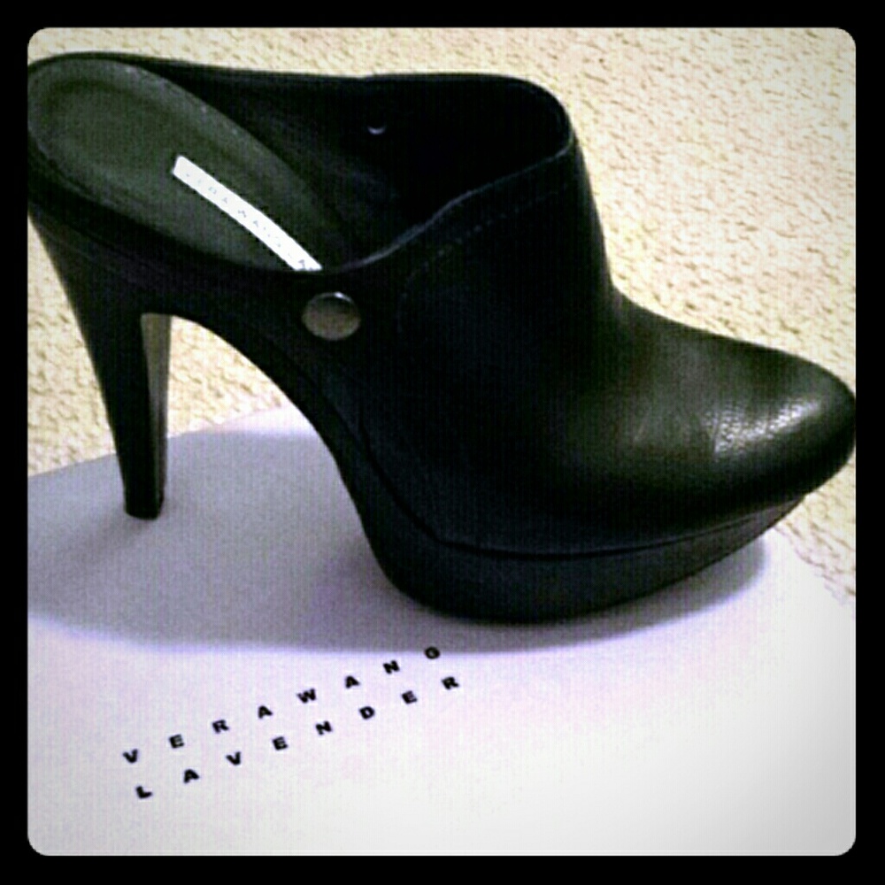 100% authentic Vera Wang Finley booties clogs.